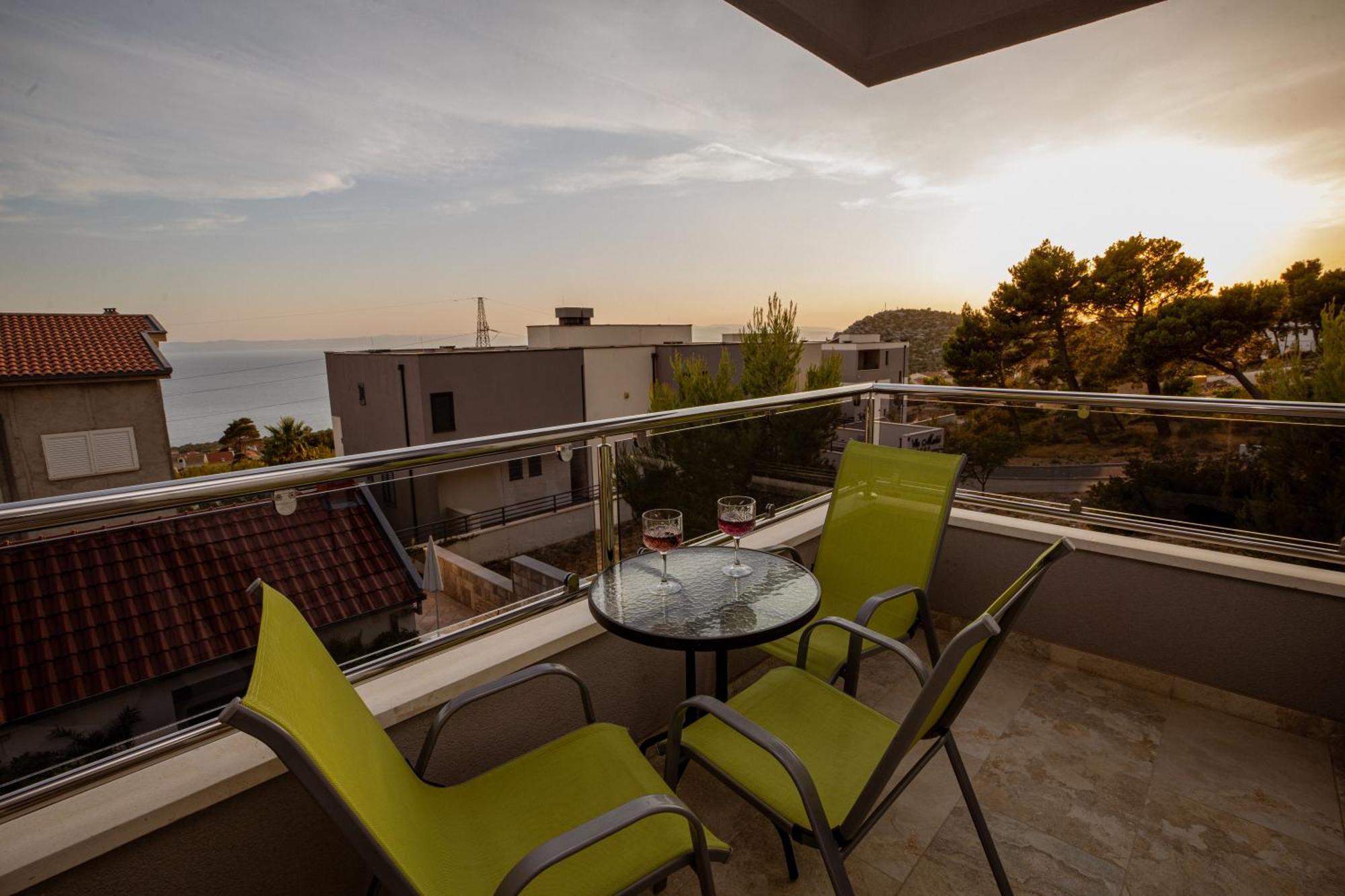 Villa Em Makarska Ruang foto