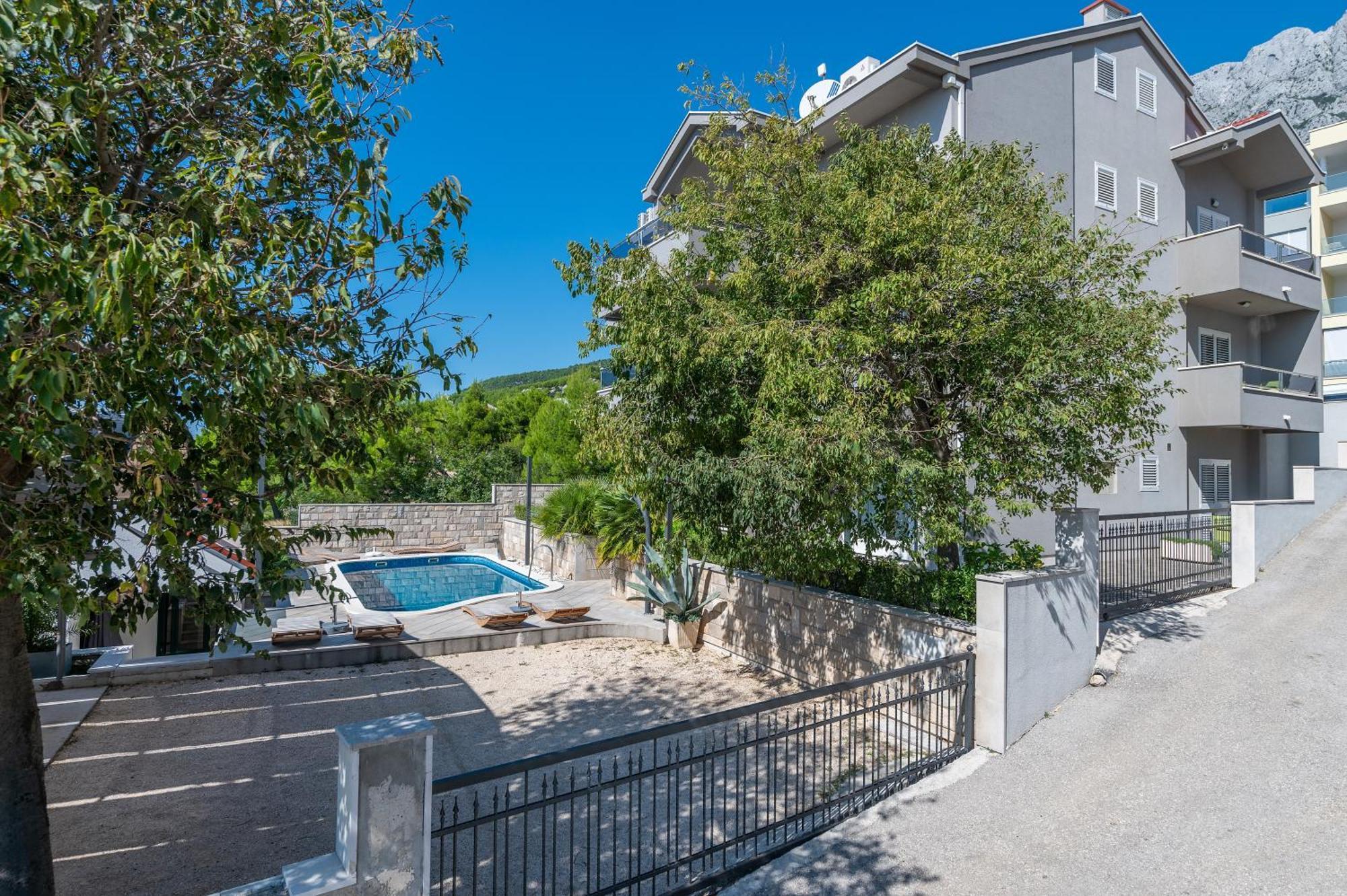 Villa Em Makarska Bagian luar foto