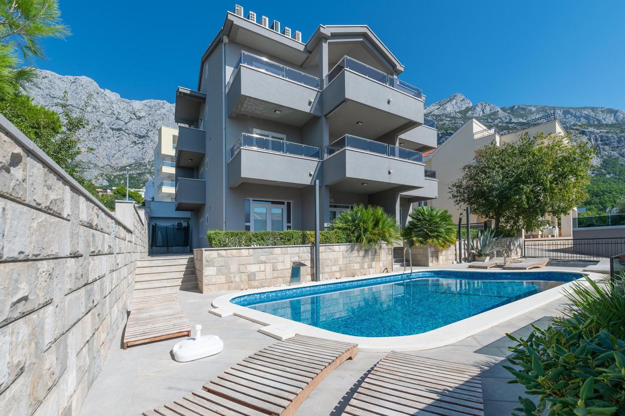 Villa Em Makarska Bagian luar foto