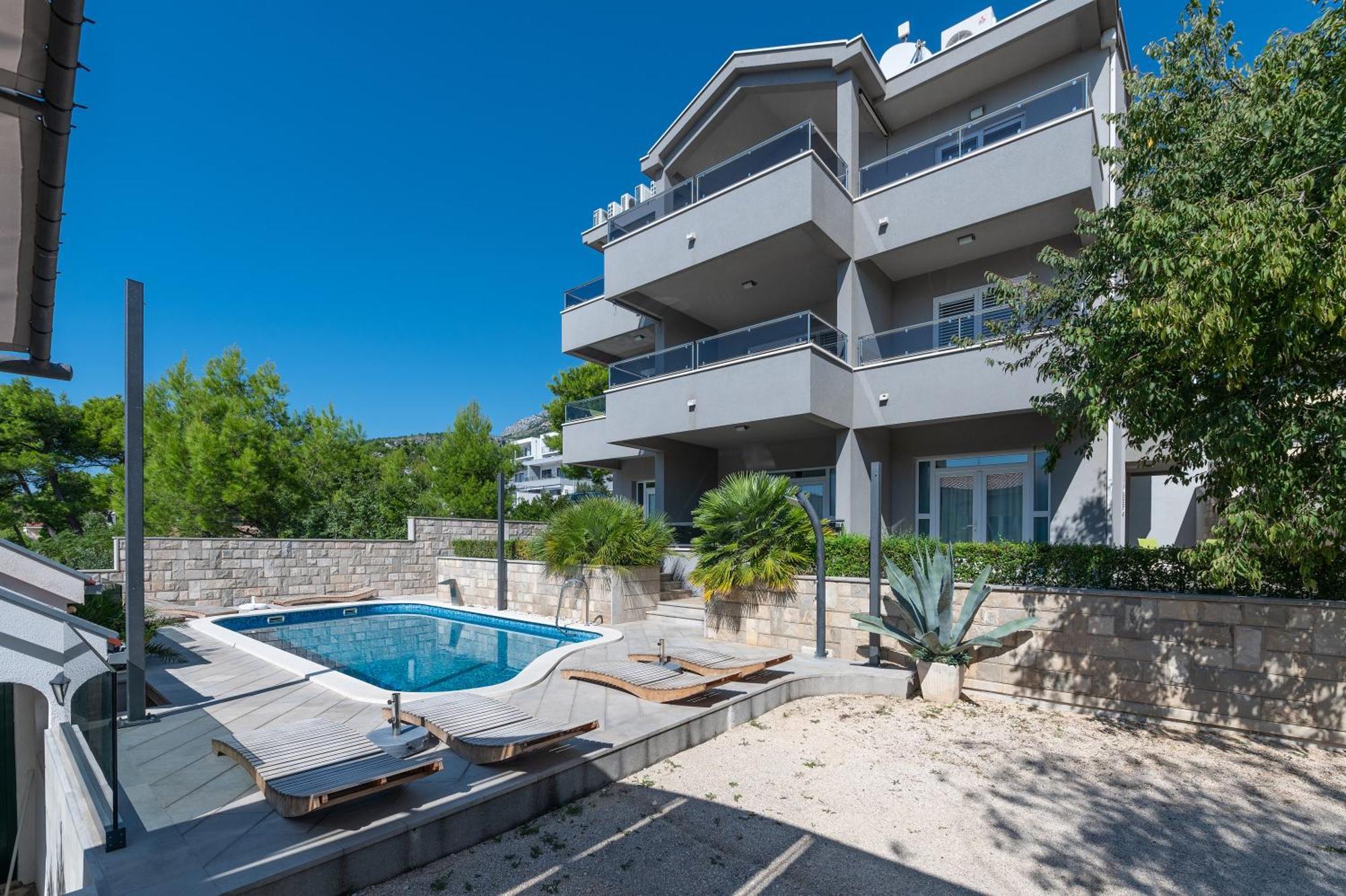 Villa Em Makarska Bagian luar foto