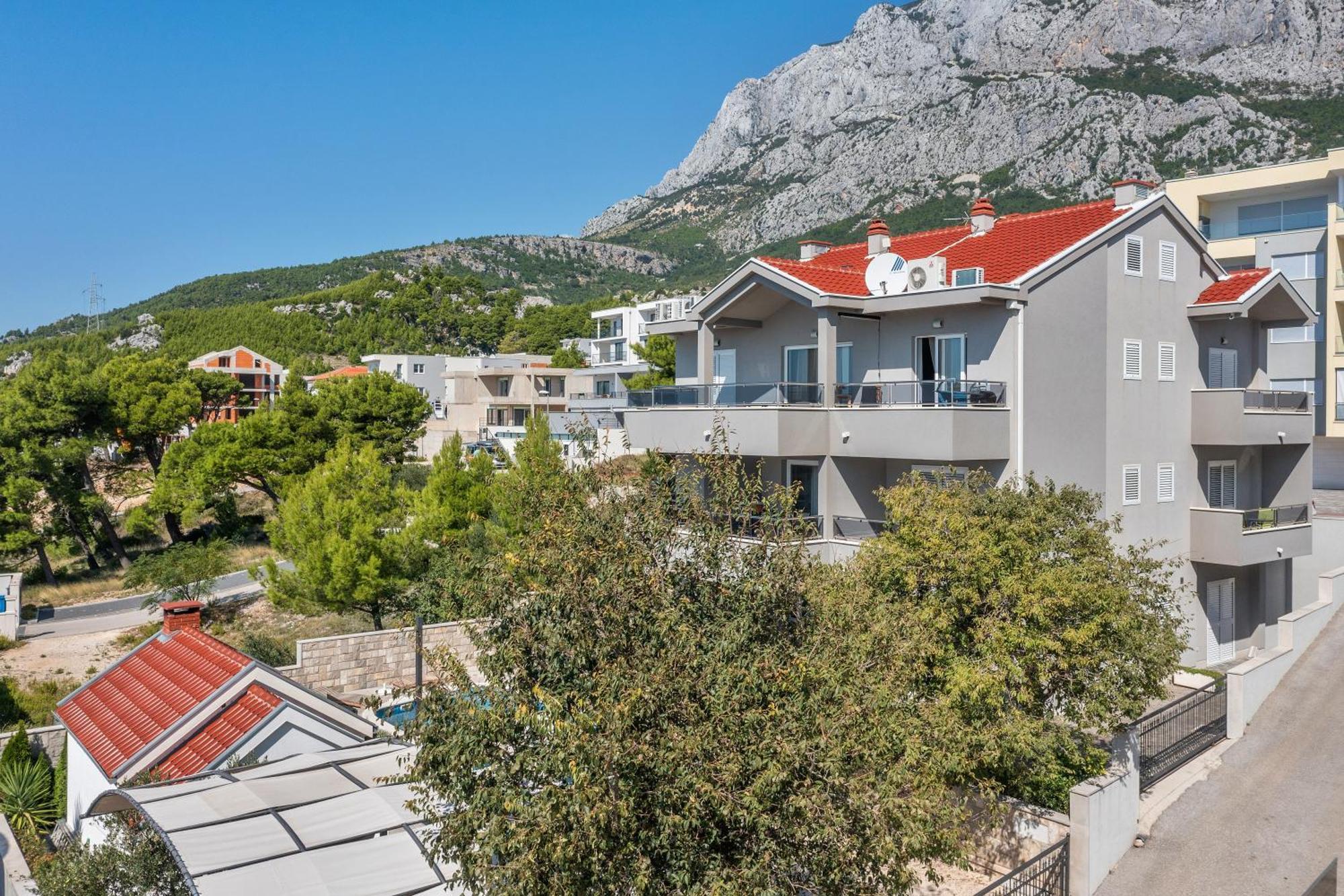 Villa Em Makarska Bagian luar foto
