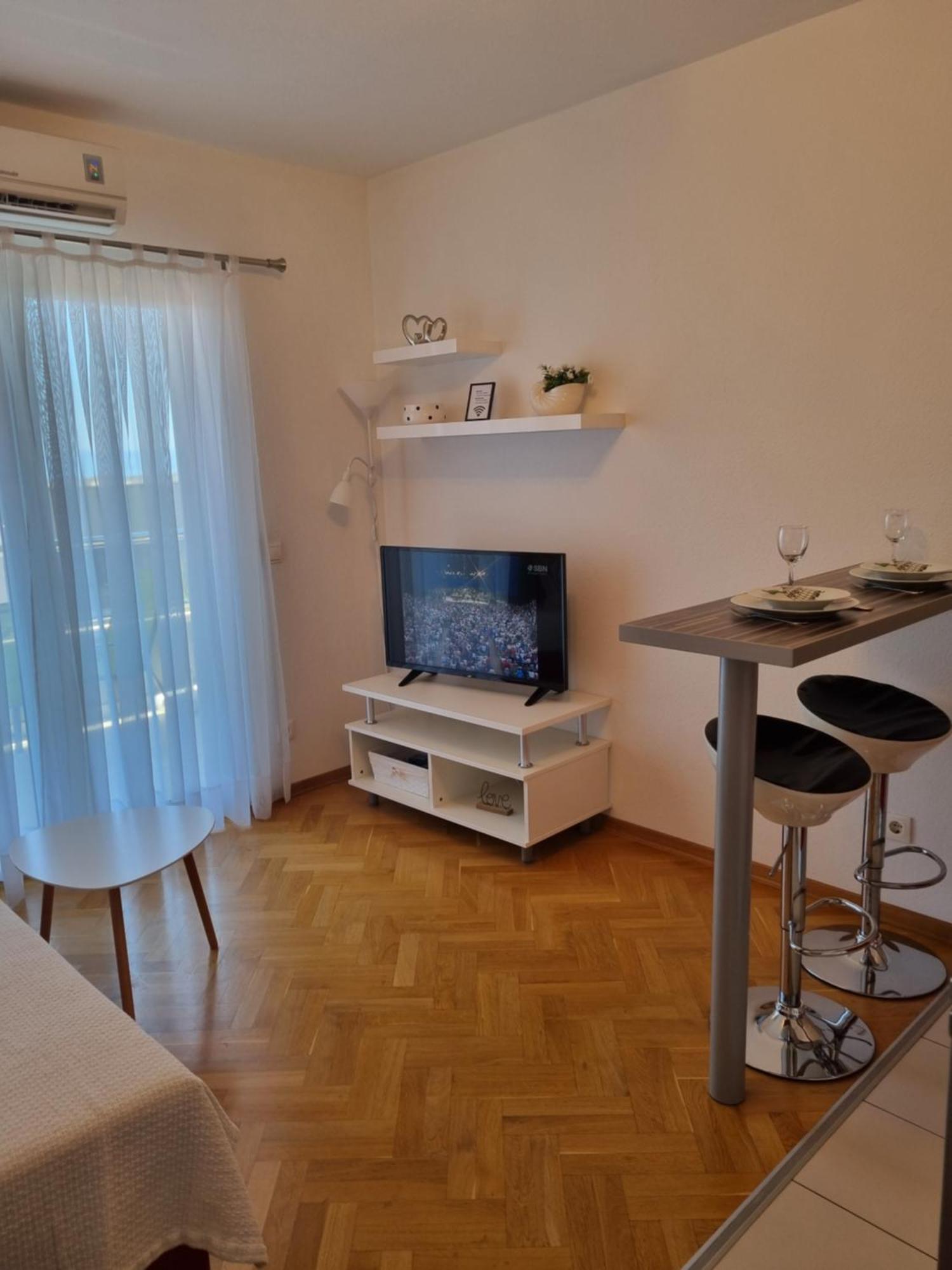 Villa Em Makarska Bagian luar foto