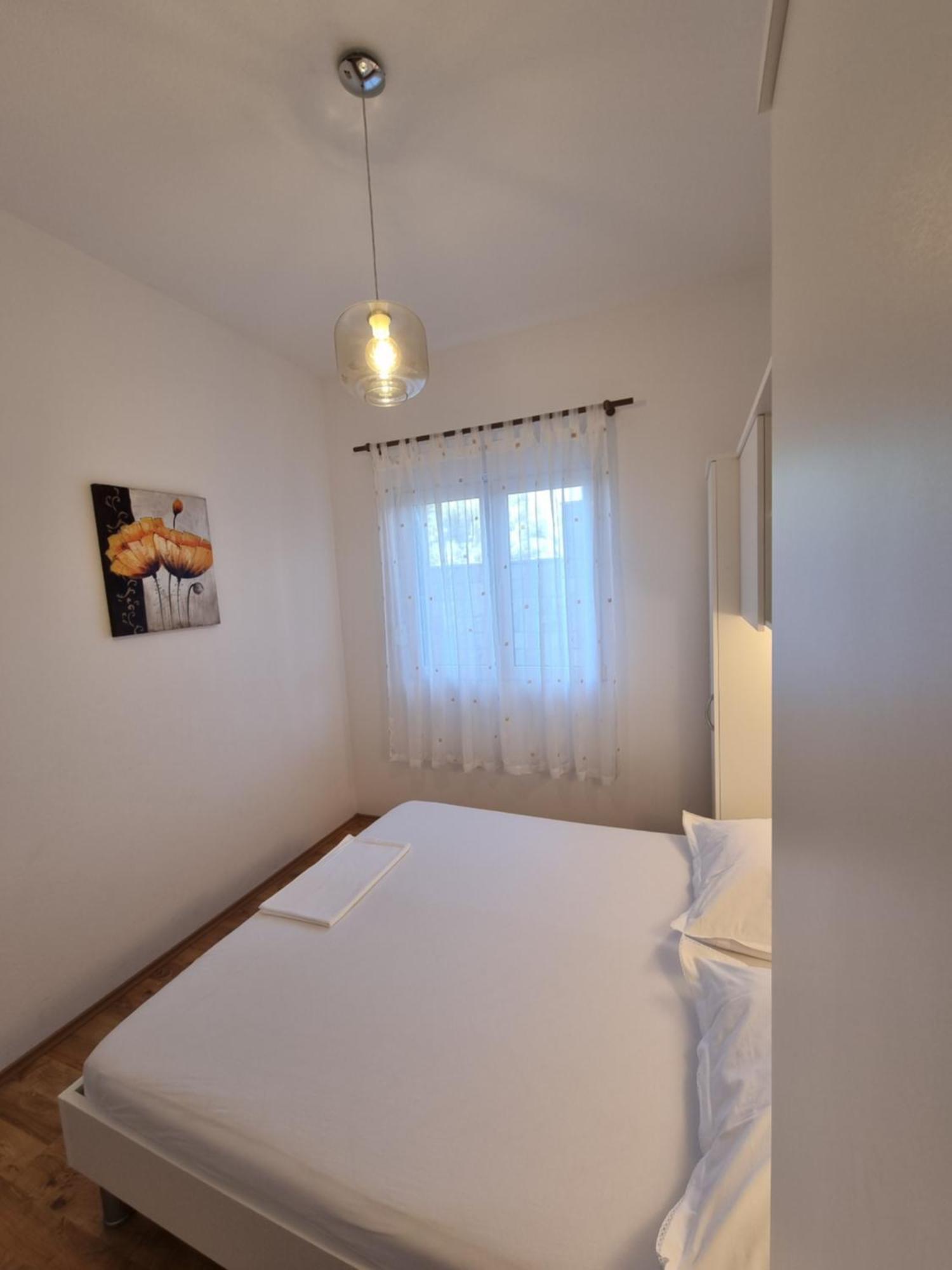 Villa Em Makarska Bagian luar foto