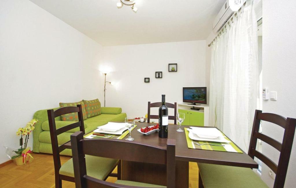 Villa Em Makarska Bagian luar foto