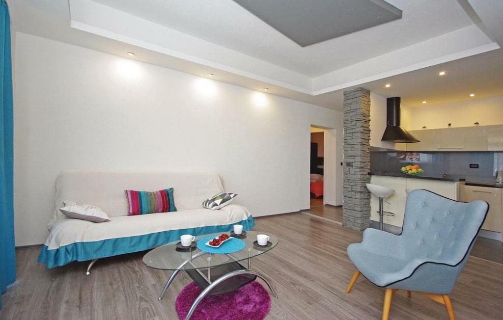 Villa Em Makarska Bagian luar foto