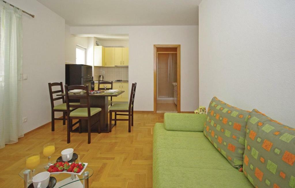 Villa Em Makarska Bagian luar foto