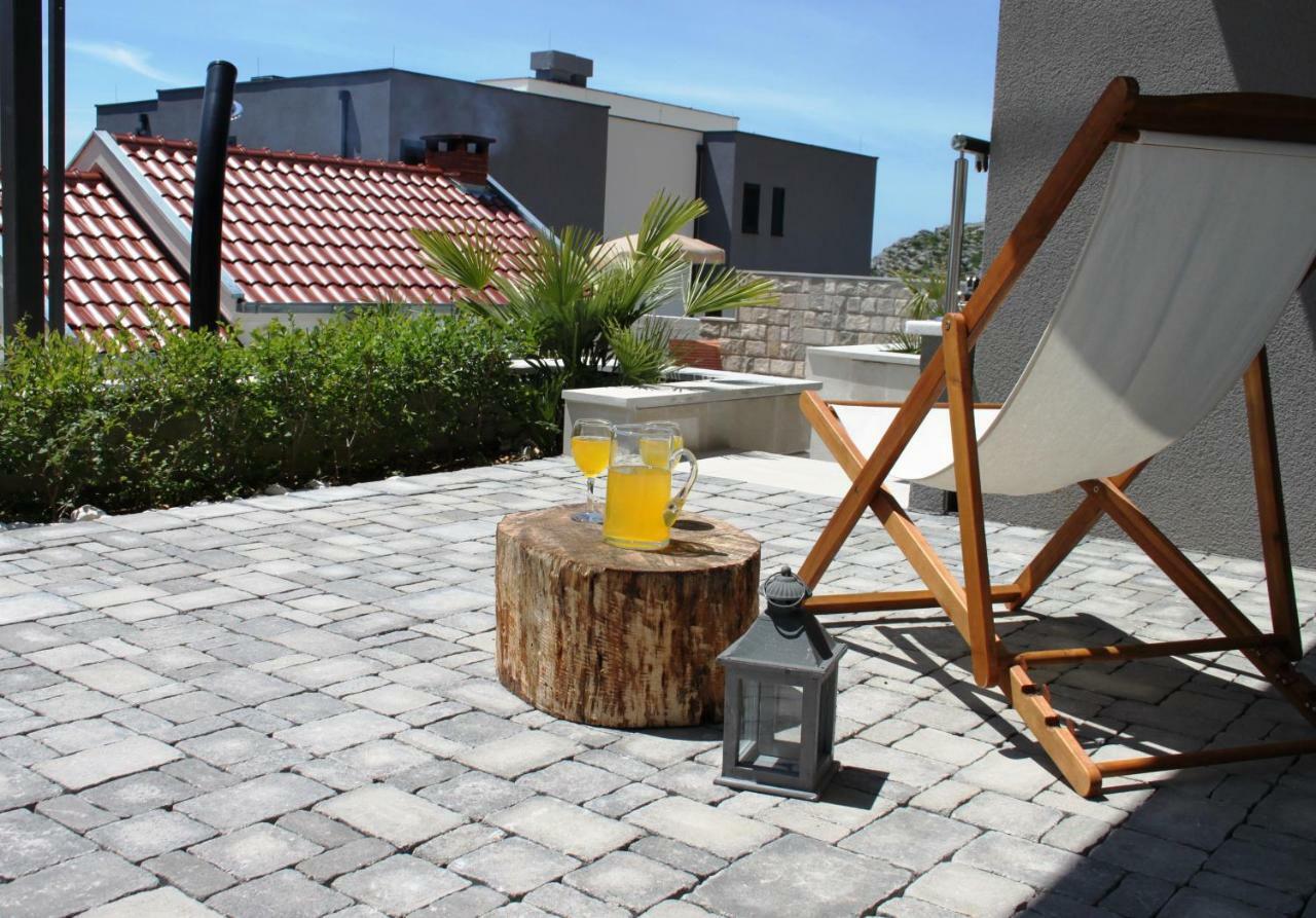 Villa Em Makarska Bagian luar foto