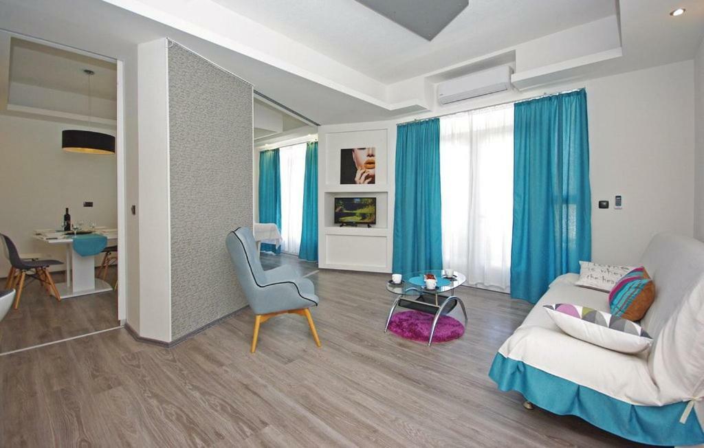 Villa Em Makarska Bagian luar foto